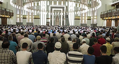 Cuma hutbesinde aile ve gençlik mesajı