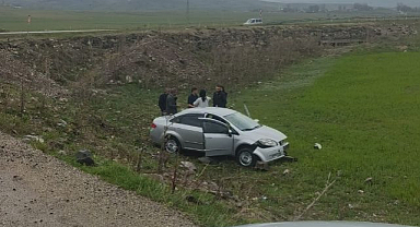 Direksiyon hakimiyetini kaybetti şarampole uçtu
