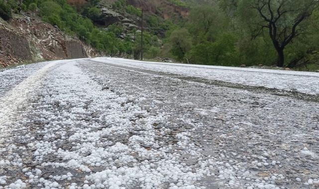 Dolu yağışı etkili oldu, araziler beyaza büründü