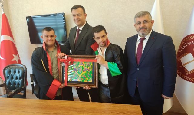Down sendromlu çocuklar temsili mahkemeye katıldı