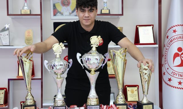 Dünya ve Türkiye dart şampiyonu oldu! Madalyaları silip süpürdü