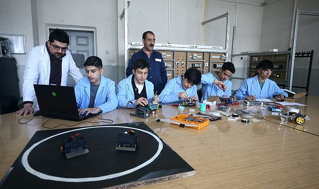 Ekranı bıraktılar, robotlara sarıldılar! Hedef birincilik