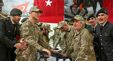 Engelleri aşıp vatana asker oldular   