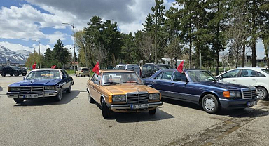 Erzurum’da Bakan Çiftçi’ye klasik araçlı konvoy