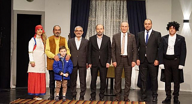  Erzurum’da Nahçıvan Devlet Kukla Tiyatrosu sahne aldı