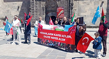 Erzurum'da sağlıkçıların Gazze için sessiz yürüyüşleri 130. haftada 