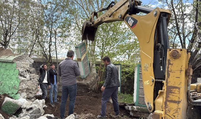 Erzurum'da türbe krizi! Belediyeden açıklama geldi
