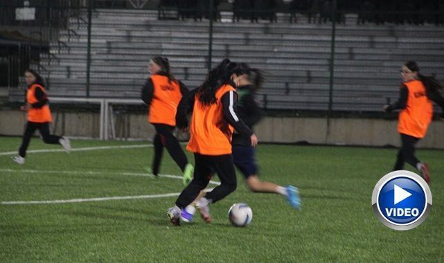 Erzurum'un ilk kadın futbol takımı oldular! İlk maçlarına çıkacaklar