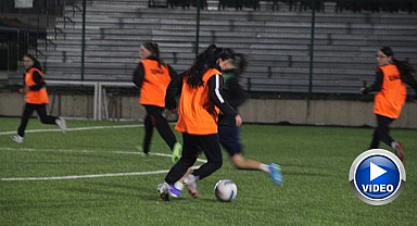 Erzurum'un ilk kadın futbol takımı oldular! İlk maçlarına çıkacaklar