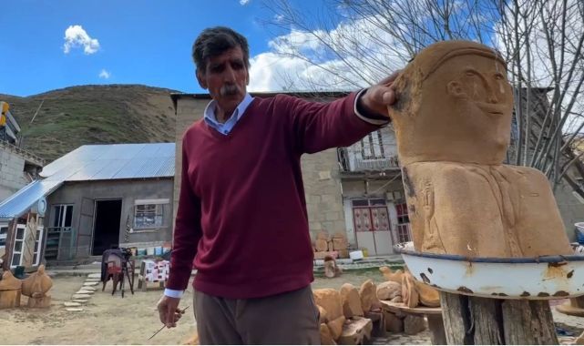 Erzurumlu çiftçi eşine duyduğu özlemi sanata dönüştürdü