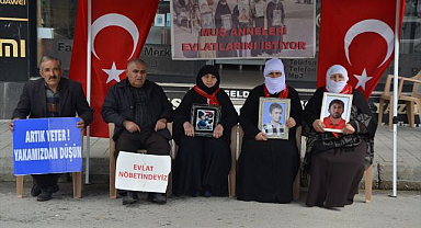 Evlat nöbetinde umutlu bekleyiş sürüyor
