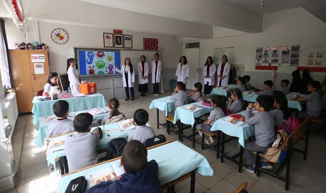 Geleceğin sağlıkçıları köy çocuklarıyla buluştu