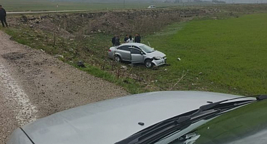 Hakimiyetini kaybeden sürücü şarampole uçtu   
