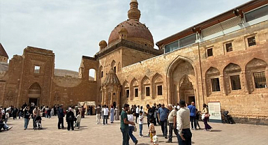 İshak Paşa Sarayı ziyaretçi rekoru kırdı