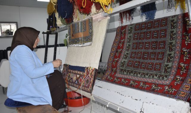 Kadınlar halı dokuyarak gelir elde ediyor
