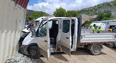 Kamyonet şantiye girdi! Faciadan son anda dönüldü