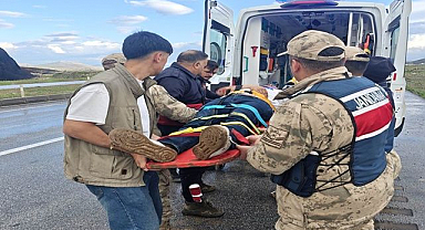 Kamyonet şarampole yuvarlandı: 5 yaralı