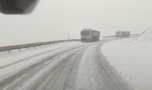 Kar yağışı kop dağı geçidinde ulaşımı zorlaştırdı