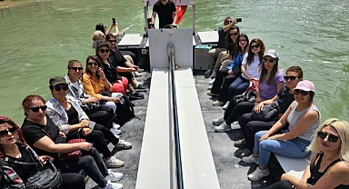 Karanlık Kanyon'da dağ keçisi eşliğinde tur