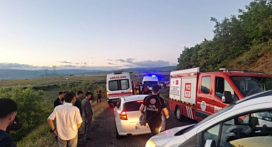 Kontrolden çıkan otomobil şarampole yuvarlandı