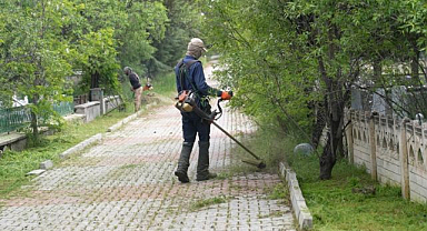 Mezarlıklarda bayram temizliği   