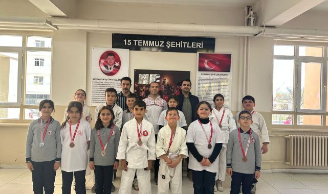 Minik judocular Pasinler’e madalyayla döndü