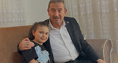 Minik öğrencinin davetine kayıtsız kalamadı