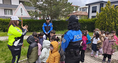 Miniklere uygulamalı trafik eğitimi verildi