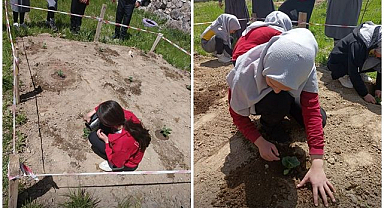 Öğrenciler fideleri toprakla buluşturdu