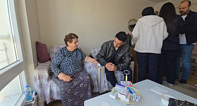 Öğrenciler yaşlılara evde bakım hizmeti sunuyor