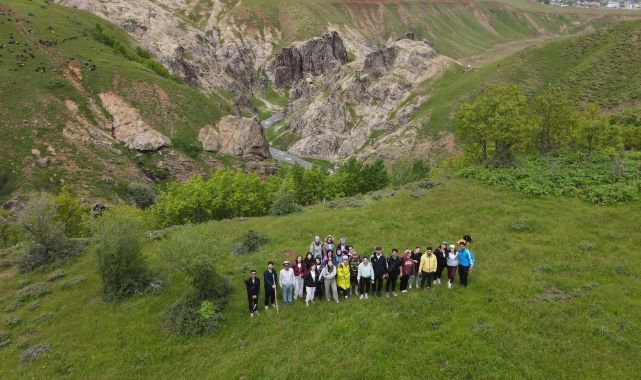 Öğrencilerden doğa yürüyüşü