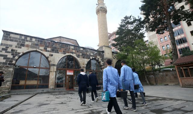 Öğrencilerin örnek davranışı tam not aldı
