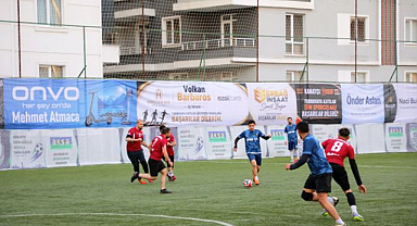 Öğretmenler sahada