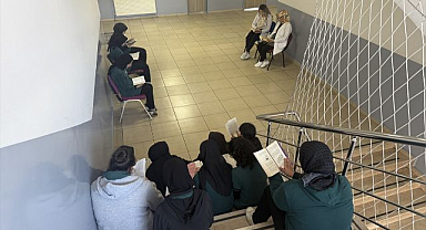Okul koridorları sessiz kütüphaneye dönüştü