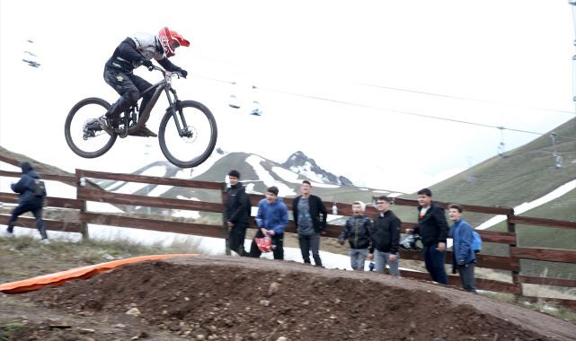 Palandöken'de Downhill Türkiye Şampiyonası yapıldı