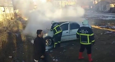 Park halindeki tüplü araçta yangın paniği