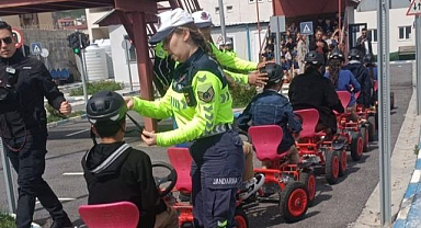 Polislerden çocuklara trafik eğitimi   