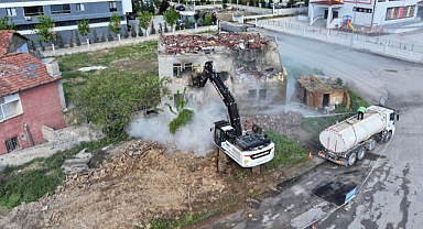 Riskli yapılar kaldırılıyor, mahalleler yenileniyor