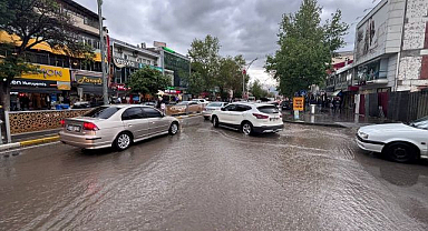 Sağanak yağış kentte su baskınlarına neden oldu