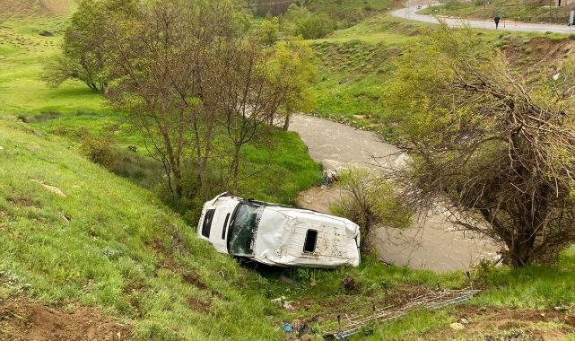 Şarampole devrilen minibüsteki 7 kişi yaralandı