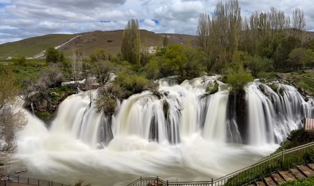 Şelalenin debisi yağışlarla birlikte arttı