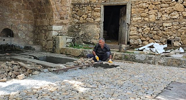 Taş ustalığının yaşayan örneği! 46 yıldır mesleğini sürdürüyor