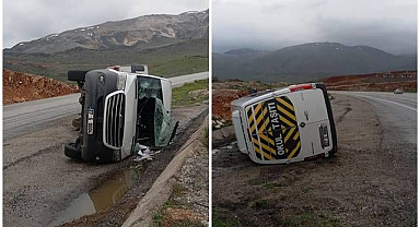 Taziyeye gidenleri taşıyan minibüs devrildi: 11 yaralı