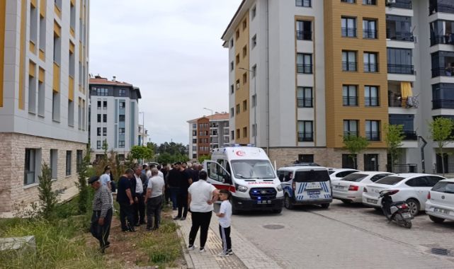 Üçüncü kattan düşen işçi hayat mücadelesi veriyor