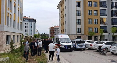 Üçüncü kattan düşen işçi hayat mücadelesi veriyor