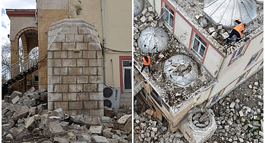 Yıldırım isabet eden cami minaresi yıkıldı