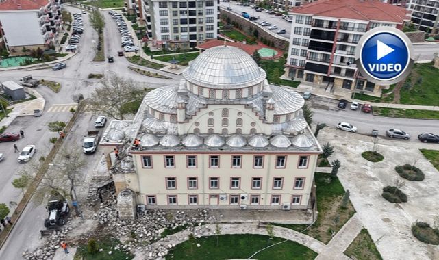 Yıldırımın vurduğu cami havadan görüntülendi 