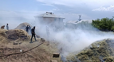 20 ton saman yanarak kül oldu!