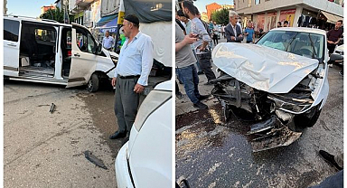 3 araç birbirine girdi! Ortalık savaş alanına döndü