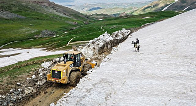 3800 rakımda karla mücadele